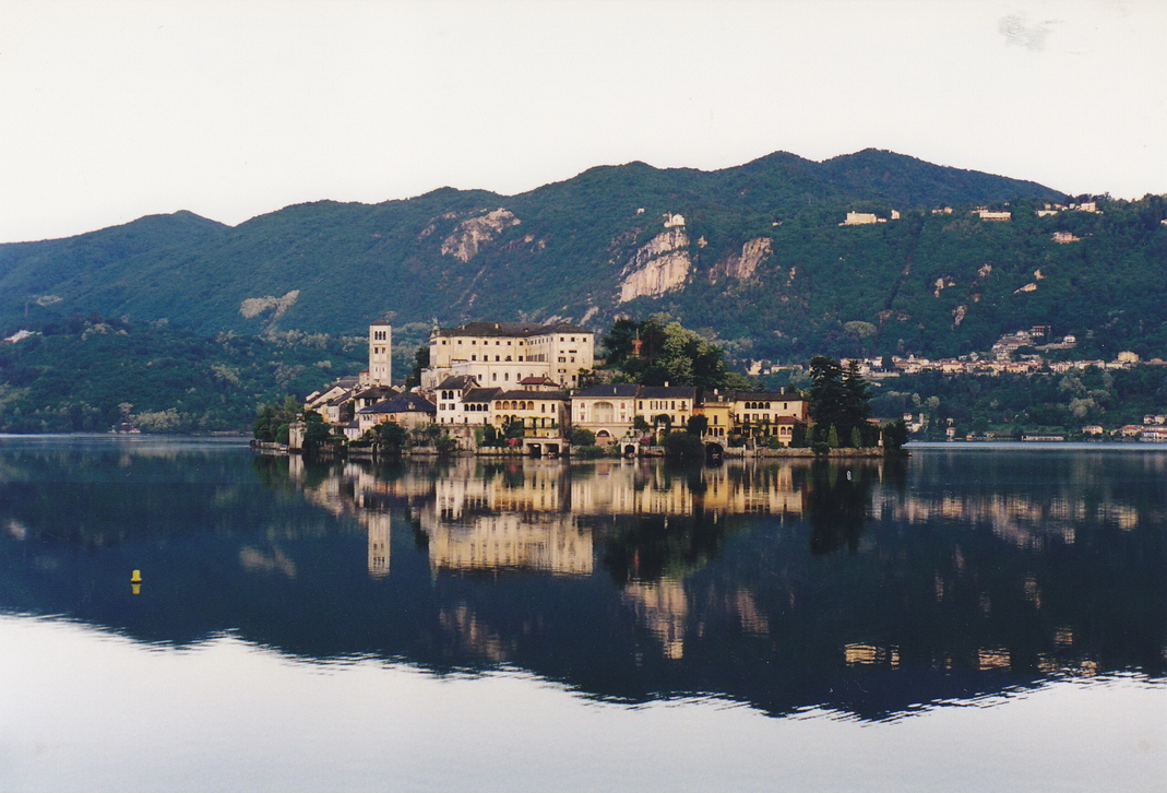 32 IsolaSanGiulio.jpg - L'Isola di San Giulio (No) sul Lago d'Orta